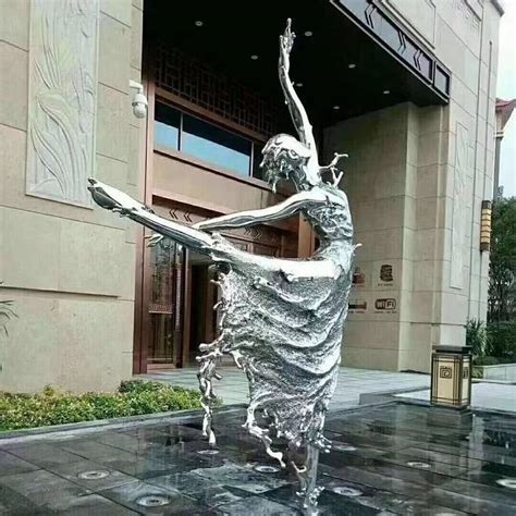 镜面不锈钢人物雕塑-雕塑风