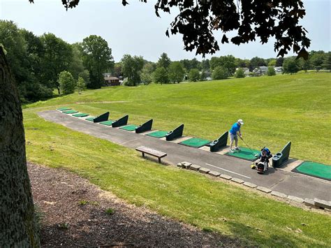 West Hartford may upgrade Rockledge Golf Club with new tech, snack bar