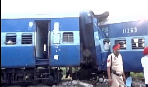 Pune-bound Jhelum Express derails, three passengers injured | India.com