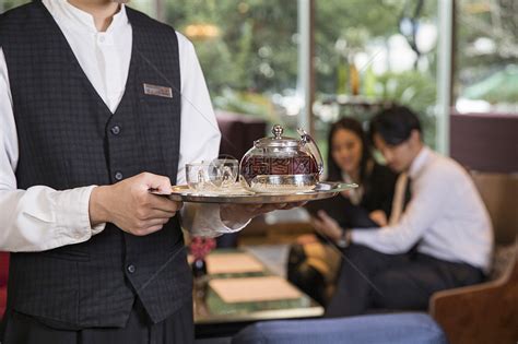 酒店服务人员准备茶水高清图片下载-正版图片501209994-摄图网