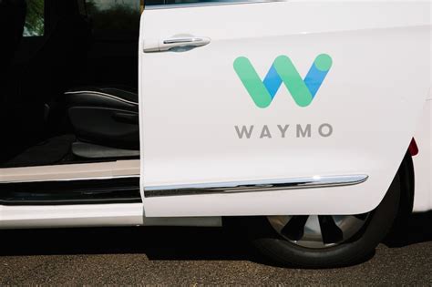 Waymo inicia su servicio de robotaxi en Miami y realiza pruebas en ...