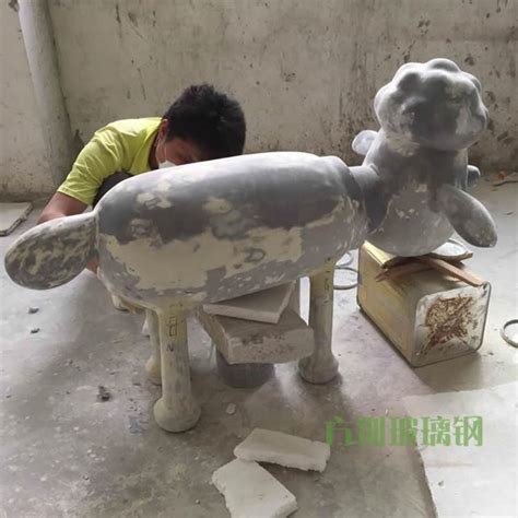 玻璃钢雕塑表面打磨修补工艺-方圳雕塑厂