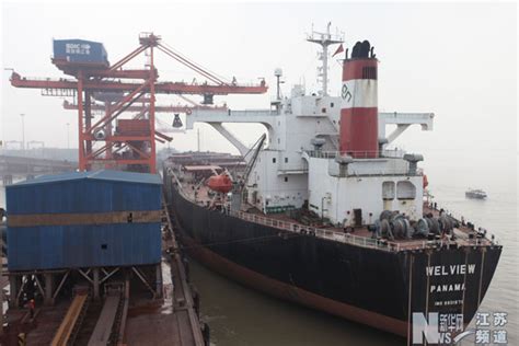 全球第一艘23000箱双燃料动力集装箱船在上海交付_手机新浪网