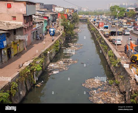 Mumbai slums 2018 -Fotos und -Bildmaterial in hoher Auflösung - Alamy