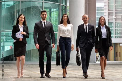 People in Business Suits 的图像结果