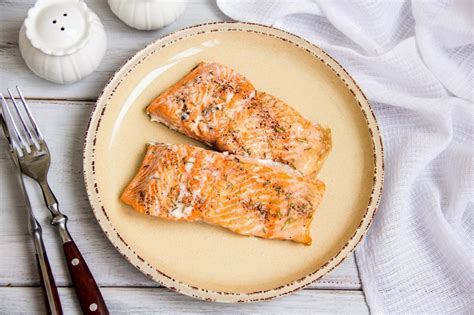 Форель в духовке – 24 вкусных рецептов с фото, простые рецепты форели в ...