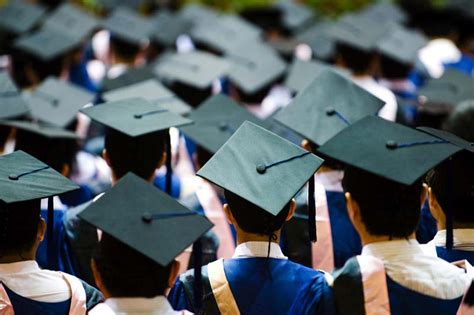 大学毕业时间，一般几月份发毕业证。全国各省大学生毕业时间差不多吗？