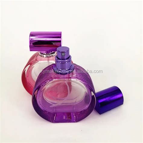 玻璃瓶装的香水高清图片下载-正版图片600432312-摄图网