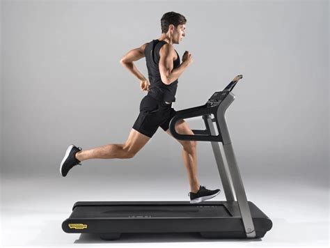 The Benefits of Incline Walking vs. Running on a Treadmill | Bill ...