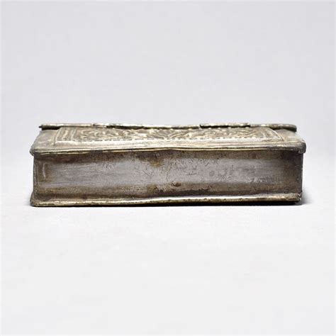 Indianshelf Brass Floral Geometric Embossed Cigarette Box Gold Finish