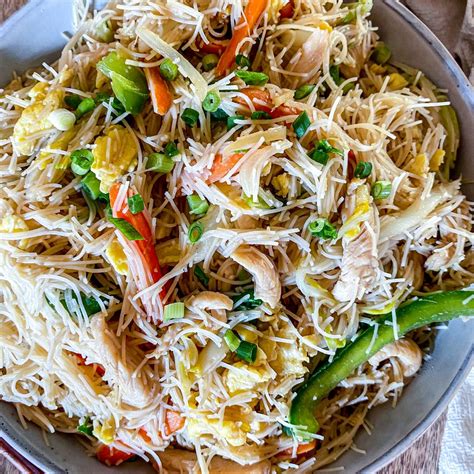 Chicken Mei Fun (Bihun Goreng) - Farah J. Eats