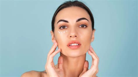 5 Mistakes To Avoid While Applying Under Eye Cream | Herzindagi