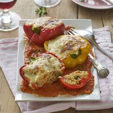 Pimientos rellenos de arroz gratinados con queso