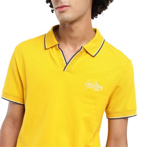 Men's Solid Slim Fit Polo T-shirt – Levis India Store