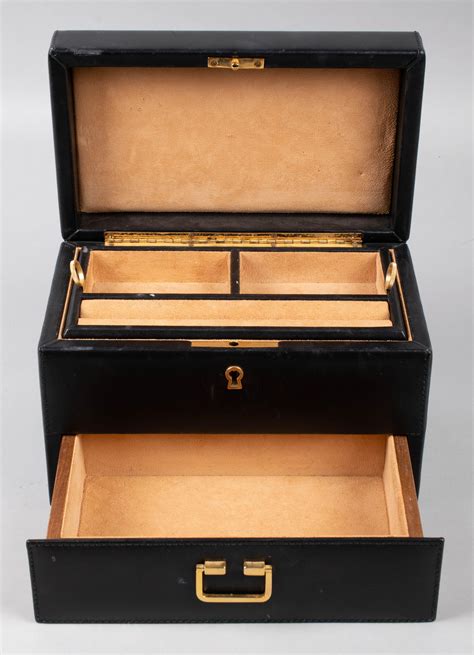 Lot - VINTAGE GUCCI LEATHER JEWELRY BOX 5 1/4 x 8 x 4 3/4 in. (13.34 x ...