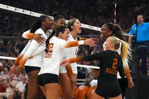 Texas volleyball vs Louisville today: Replay from top-10 match