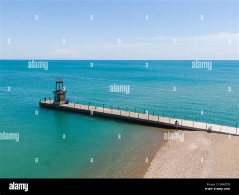Aerial view of Loyola Beach in Rogers Park Stock Photo - Alamy