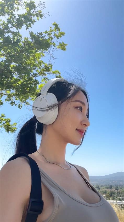 Jenny 제니 | Hello August! 👋🏼 New month, new beginnings, new goals, and new achievements 💫 8월 안녕 ...