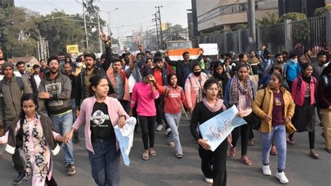 Protestors demanding BPSC Prelims re-exam in Patna over alleged paper ...