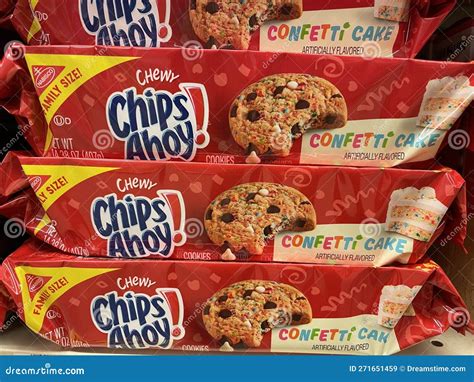 Grocery Store Nabisco Chips Ahoy Cookies Confetti Cake Editorial Stock ...