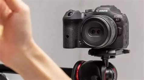 Canon's new RF-S 7.8mm F4 STM Dual lens makes Spatial content creation ...