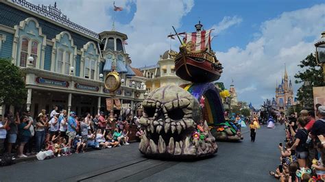 Festival-of-Fantasy-Parade-2