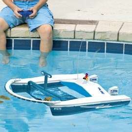 Remote Control Boat/Pool Skimmer: