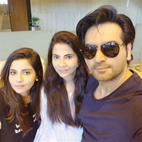 Humayun Saeed Wife Samina - 35 Romantic Pictures | Reviewit.pk