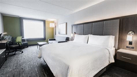 Holiday Inn Express & Suites Toronto Airport South ₹ 8,987. Toronto ...