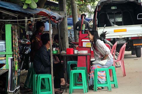 亚洲穷国之“缅甸”的现状，带你看看真实的缅甸_腾讯新闻