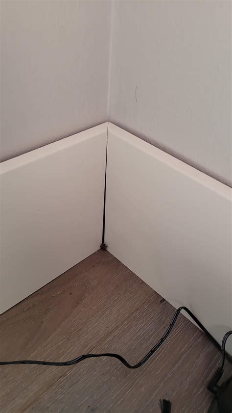 Best way to trim inside corner bullnose square baseboard? : r/DIY