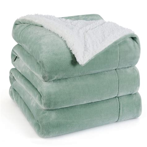Bedsure Sherpa Fleece Queen Size Blankets for Bed - Thick and Warm ...