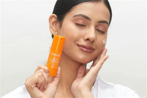 Does Vitamin C Serum Help Reduce Acne and Oiliness in Humid Weather ...