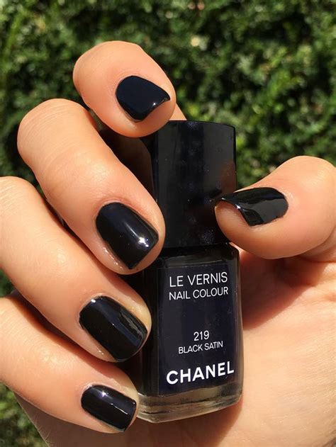 8 Halloween Nail Colors to Try in 2022 | Who What Wear