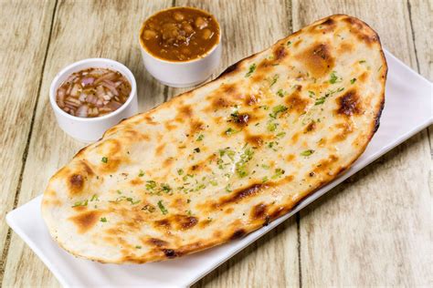 टेस्टी एंड क्रिस्पी आलू कुलचा रेसिपी - aloo-kulcha-recipe - Nari Punjab ...