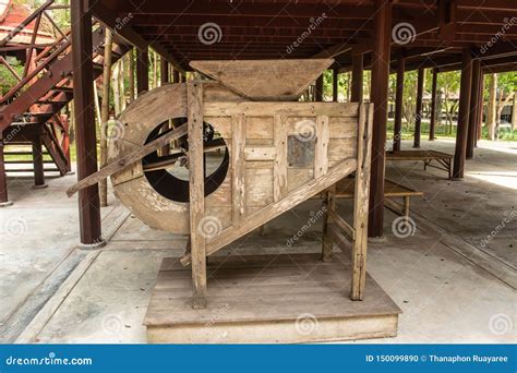 Ancient Rice Milling Machine Used for Changing the Paddy into Rice ...