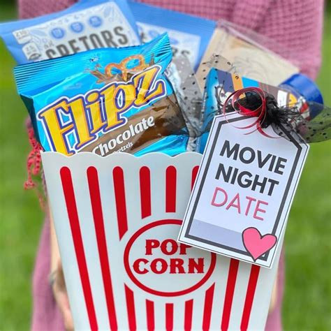 21 Date Night Gift Basket Ideas for Fun Dates (Free Gift Tags!)