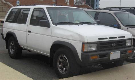 1995 Nissan Pathfinder SE - 4dr SUV 3.0L V6 4x4 Manual