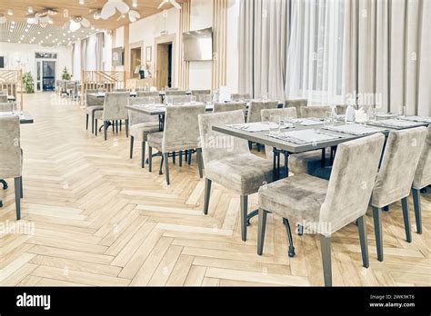 Restaurant Table Side View 的图像结果