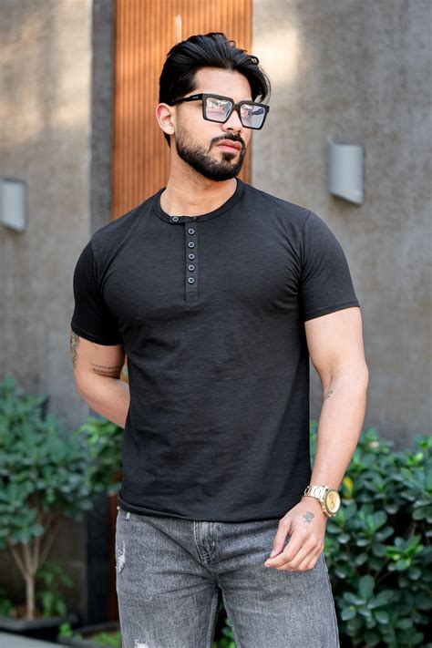 Black Slub Buttoned Henley T-Shirt – Gritstones