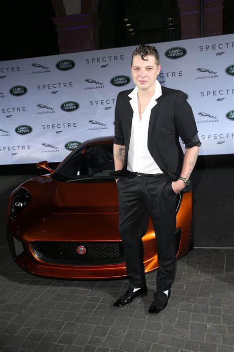 John Newman en evento de Spectre