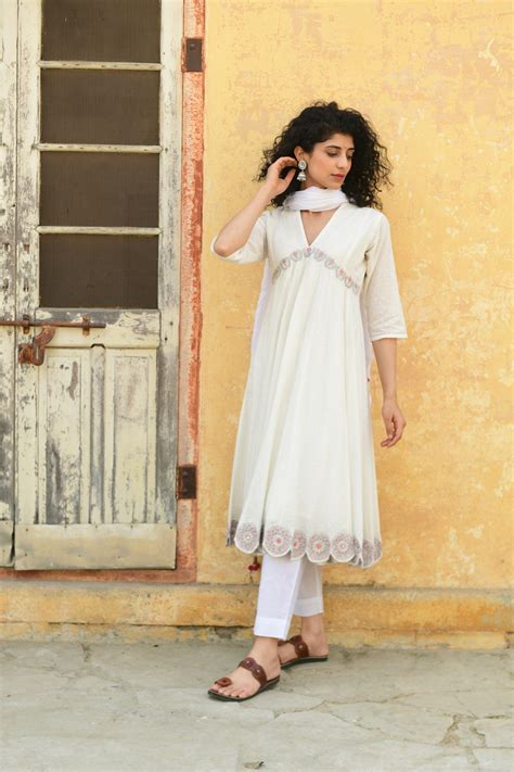 Aaravi White Cotton Suit Set