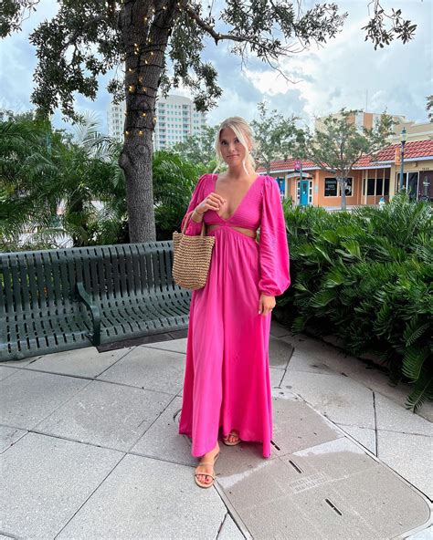 CAYLA VANDER BAAN | a moment for the dress | Instagram