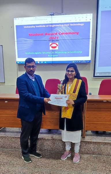 UIET Academic Awards Ceremony | Chhatrapati Shahu Ji Maharaj University ...