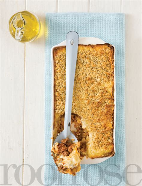 Lasagne met ?n geurige krummelbolaag   rooi rose