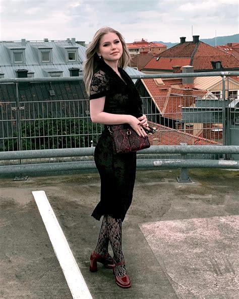 3th0t | I felt like a rich vampire in this outfit🧛🏻‍♀️🩸 | Instagram