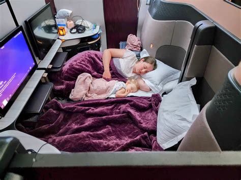 Qatar Airways Business Class Seats: Comfort, Privacy, and Style ...