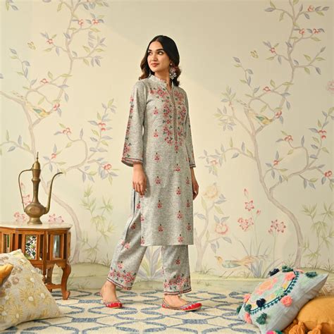 Buy Ivory Geometric Floral Woollen Kurta with Embroidery Detail ...