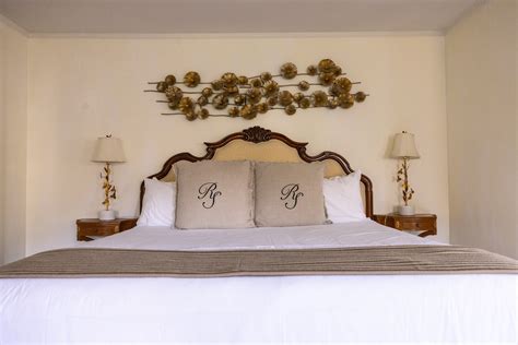 Stay — Roger Sherman Inn