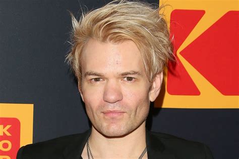 Deryck Whibley Issues Challenge to Ex-Sum 41 Manager After Accusing Him ...